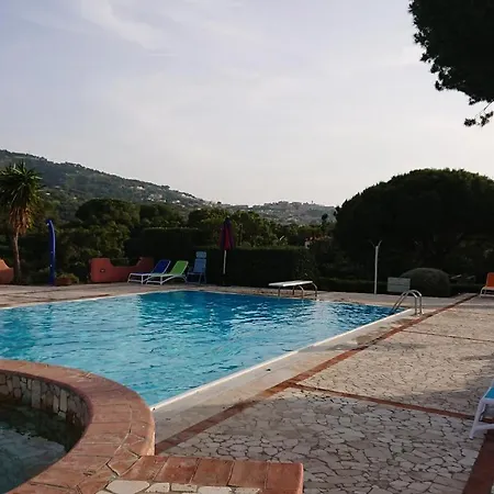 Melograno Aparthotel 4*
